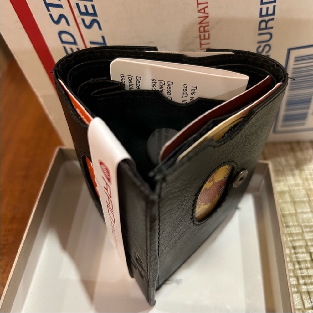 Spikes & Sparrow Black Leather Trifold RFID Blocking Wallet NIB Men’s Compact - Picture 8 of 8